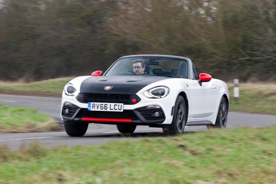  Abarth 124 Spider (348) 2016 года  (UK) (фото 11 из 24)